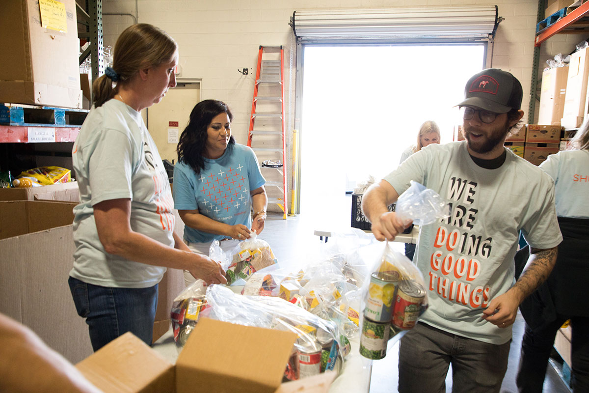 Desert Mission volunteers doing good things.